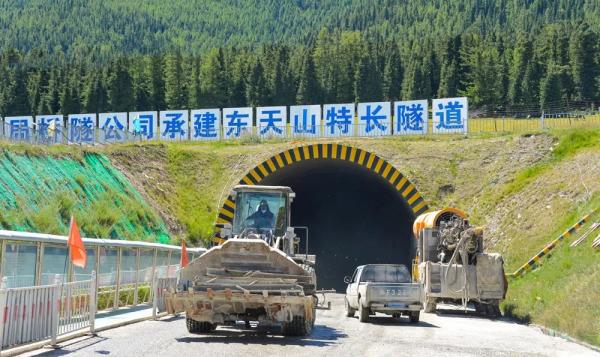 已掘進(jìn)8.3公里！全長(zhǎng)11.77公里的東天山特長(zhǎng)隧道建設(shè)進(jìn)展順利