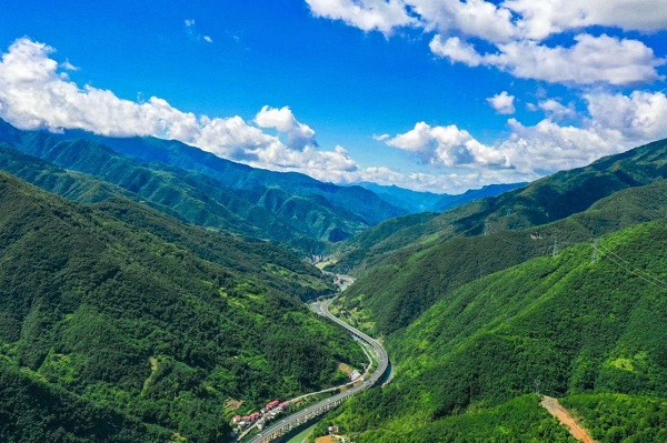 1598605215876662.jpg 平鎮(zhèn)高速鳥瞰圖.jpg